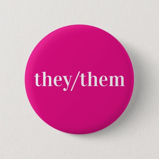 Roze Wit Pronoun Button Zij/hen (Voorkant)