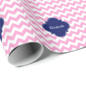 Roze witte Chevron Zigzag Navy Quatrefoil Monogram Cadeaupapier (Rol Hoek)