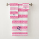 Roze & Witte Glitter Strepen Monogram Bad Handdoek (Insitu)