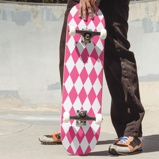 Roze Witte Harlequin Diamonds Checkers Ontwerp Skateboard
