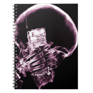 Roze X-Ray Vision-skelet op mobiele telefoon Notitieboek