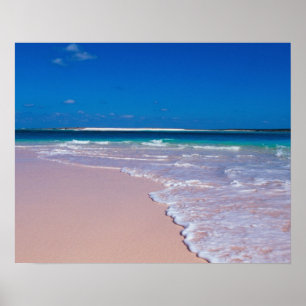 Roze zandstrand bij Conch Bay, Cat Island, Poster