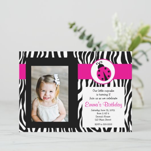 Roze Zebra Lady Bug Birthday Uitnodiging (Staand voorkant)