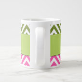 Roze zigzag, Groene Zigzag, Chevron, Monogram Jumbo Mok (Achterkant)