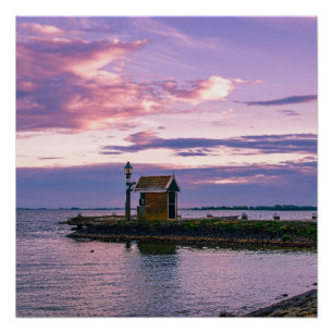 Roze zonsondergang over het meer perfect poster