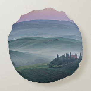 Roze zonsopgang over het Toscane landschap rond de Rond Kussen