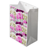 Rozen en pinda's, gemengde Bouquet Gift Bag Medium Cadeauzakje (Voorkant Gekanteld)