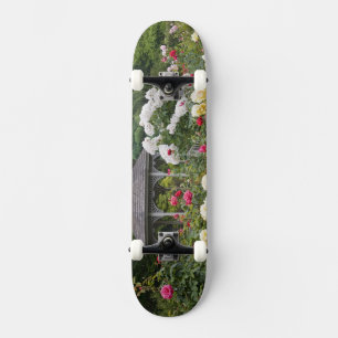 Rozen in bloei en Gazebo Roos Garden bij Skateboard