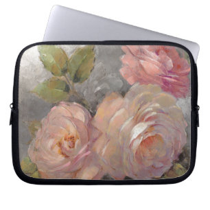 Rozen met grijs laptop sleeve