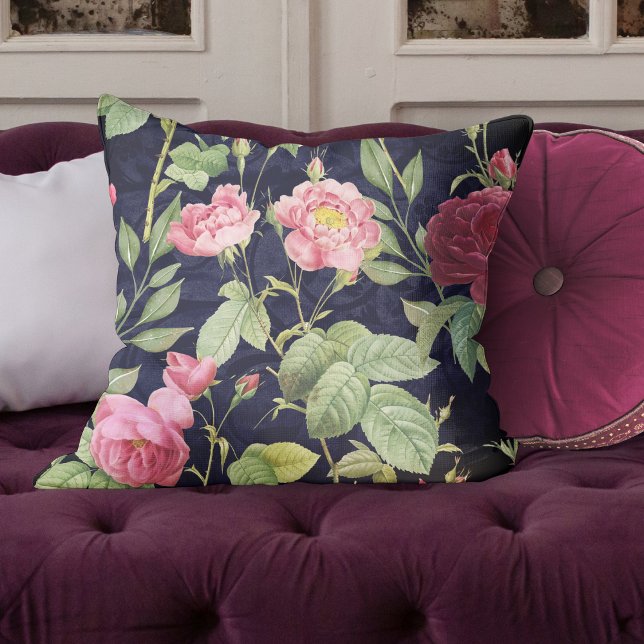  Rozen op een donkerblauw fluwelen design Kussen (Creator heeft geüpload)