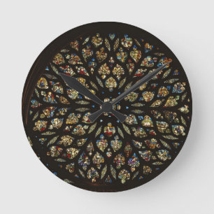 Rozen raam boven de westdeur, met scènes diepgaan ronde klok