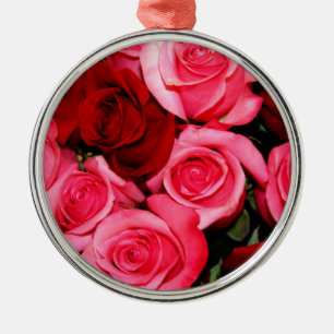 Rozen, roze en rood metalen ornament