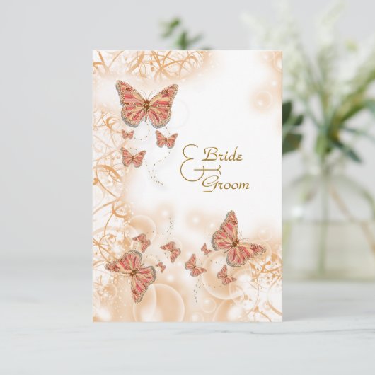 Rsvp de corail de papillon de pêche (Debout devant)