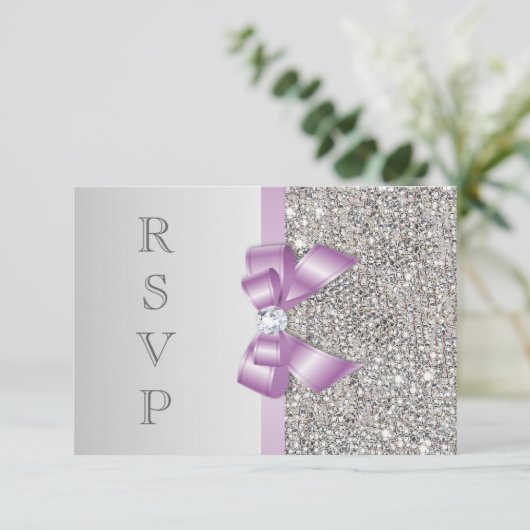 RSVP Faux Silver Sequins Lilac Bow (Debout devant)