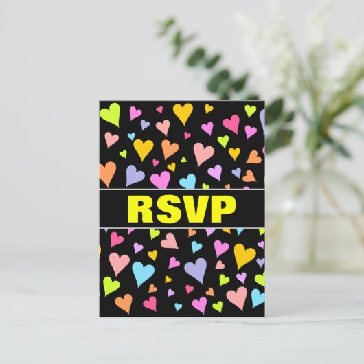 "RSVP" + Fun, liefdevol, kleurrijk hartenpatroon Uitnodiging Briefkaart (Staand voorkant)
