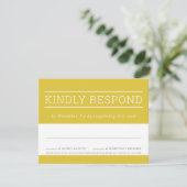 RSVP RESPONSE CARD type moderne moutarde jaune (Debout devant)