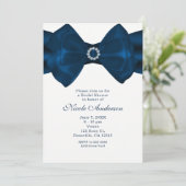 Ruban bleu et diamants Invitations de douche nupti (Debout devant)