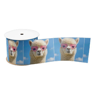Ruban En Satin Alpaca portant des lunettes en forme de cœur rose