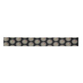 Ruban En Satin Cible de flechettes sur noir (Devant)