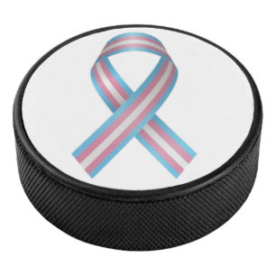Ruban trans sur un palet de hockey avec fond blanc