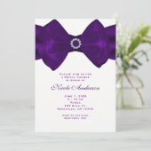 Ruban violet et diamants Invitations de douche nup (Debout devant)