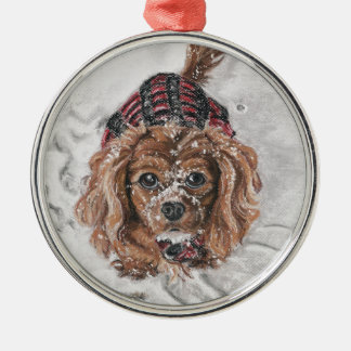 Ruby Cavalier King Charles Spaniel in de sneeuw Metalen Ornament