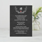 Ruby et argent Monogramme Invitation gothique (Debout devant)