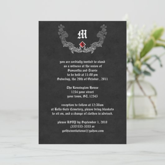 Ruby et argent Monogramme Invitation gothique (Debout devant)