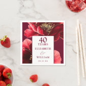 Ruby Red Elegant Floral 40e Jubileum Servet (Insitu)