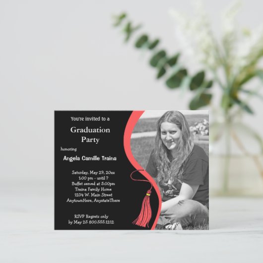 Ruby Red Graduation Horizontal Photo Invitation (Debout devant)