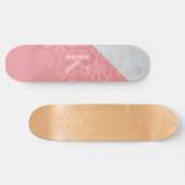 Ruddy Pink Batik en Grey Waterverf Letter Skateboard (Horizontaal)