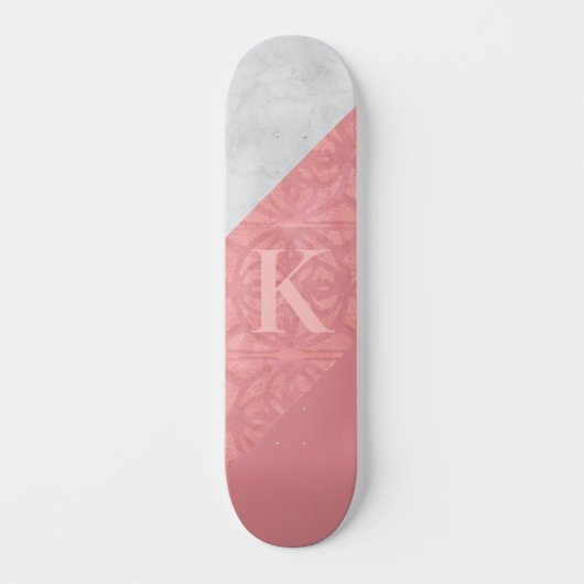 Ruddy Pink Batik en Grey Waterverf Letter Skateboard (Voorkant)