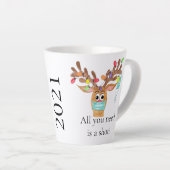 Rudolph le visage masqué renne latte Mug (Angle droit)