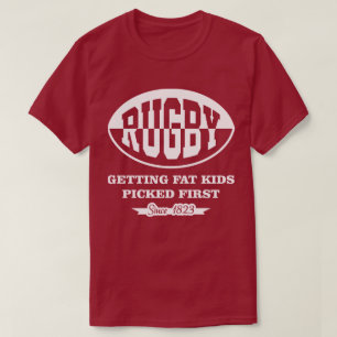 Rugby obtenant à gros enfants le premier T-shirt