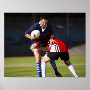 Rugby-speler die een andere speler benadert poster
