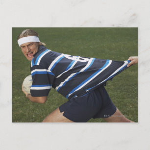 Rugby speler die shirt eruit haalt briefkaart