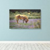 Ruik de bloemen, canvas afdruk (Insitu (Houten vloer))