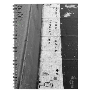 Ruik de muur van scheiding notitieboek