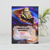 Ruimtekat ligt op een pizza kaart (Staand voorkant)