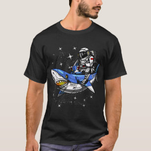 Ruimtevaarder die op haai rijdt t-shirt