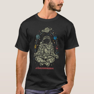 Ruimtevaarder en planeten voor yogaliefhebbers t-shirt