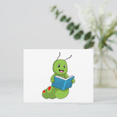 Rups bij lezen met boek briefkaart (Staand voorkant)