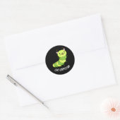 Rups Grappig Bug Pun Donker BG Ronde Sticker (Envelop)