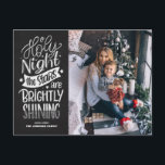 Russe Chalkboard O Holy Night Lyrics Christmas<br><div class="desc">O Holy Night, les étoiles brillent. Envoyez des voeux et des voeux de vacances à votre famille et à vos amis avec cette carte postale rustique de Noël. Il présente un script rustique à la craie avec un arrière - plan faux tableau de bord. Personnalisez en ajoutant des photos, des...</div>