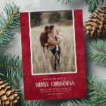 Russe Rouge hiver Noël photo simple<br><div class="desc">Ce design de vacances simple et rustique présente votre meilleure photo de portrait sur une texture de papier rustique en couleur rouge foncé et le mot "Joyeux Noël" dans le texte vintage. Parfait pour les cartes de voeux de style ferme. Ajoutez facilement votre meilleure photo, vos noms de famille et...</div>