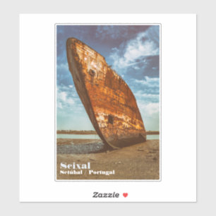 Rusted Shipwreck strandde of strandde op een stran Sticker