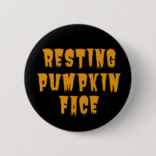 Rustend Pompoengezicht - Grappig Halloween 2022 Ronde Button 5,7 Cm