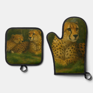 Rustende Cheetah Duo in het bos Ovenwant & Pannenlap Set