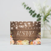 Rustic Autumn Floral String Lights Wedding RSVP Uitnodiging Briefkaart (Staand voorkant)