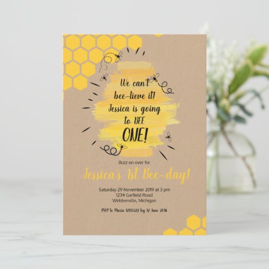 Rustic Bee 1er Anniversaire Fête Invitation (Debout devant)